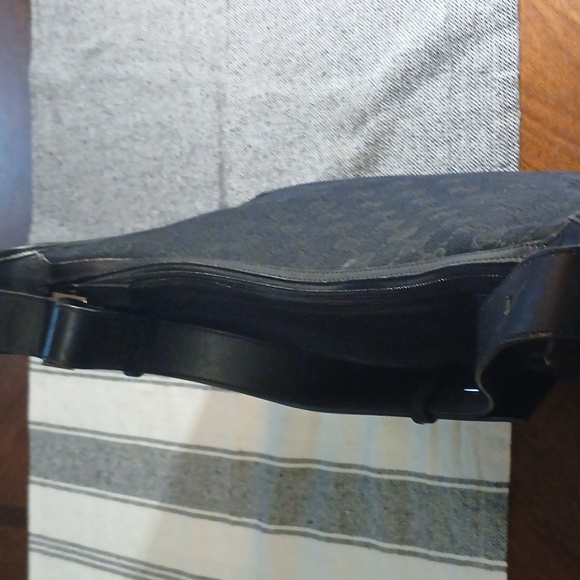 Authentic Gucci Black Hand Bag - Picture 12 of 16